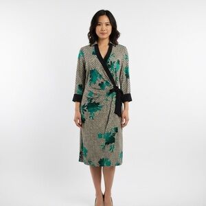 Emma & Michele Black and Green Long Sleeve Dress